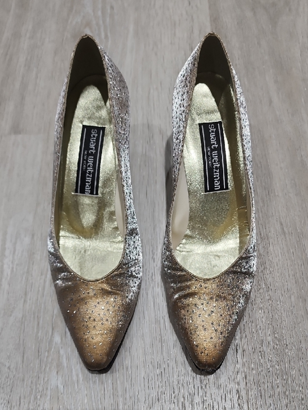 Stuart Weitzman Gold Glitter Mid Kitten Heel Pumps 8 - Picture 2 of 9